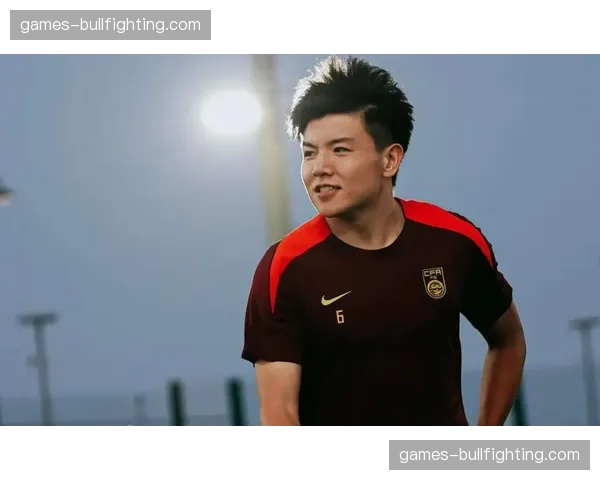 徐彬担任中场大脑调度有序 U23队长展现组织能力